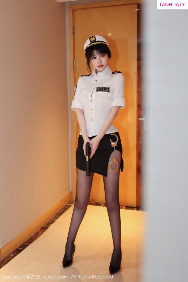   [XiuRen]高清写真图 2023.02.27 No.6328 桃桃子_ 制服短裙第3张图片